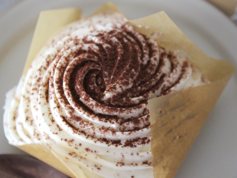 ローソン「Uchi Café×猿田彦珈琲 ティラミスモンブランケーキ」