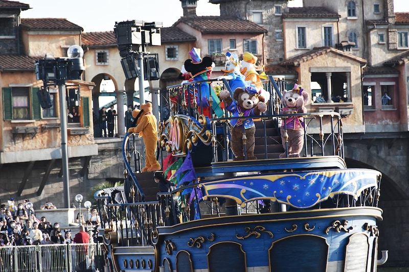 レッツ・セレブレイト・ウィズ・カラー