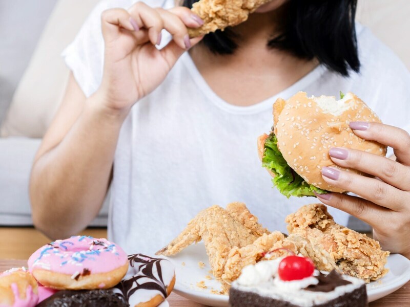 ストレスによる過食のイメージ