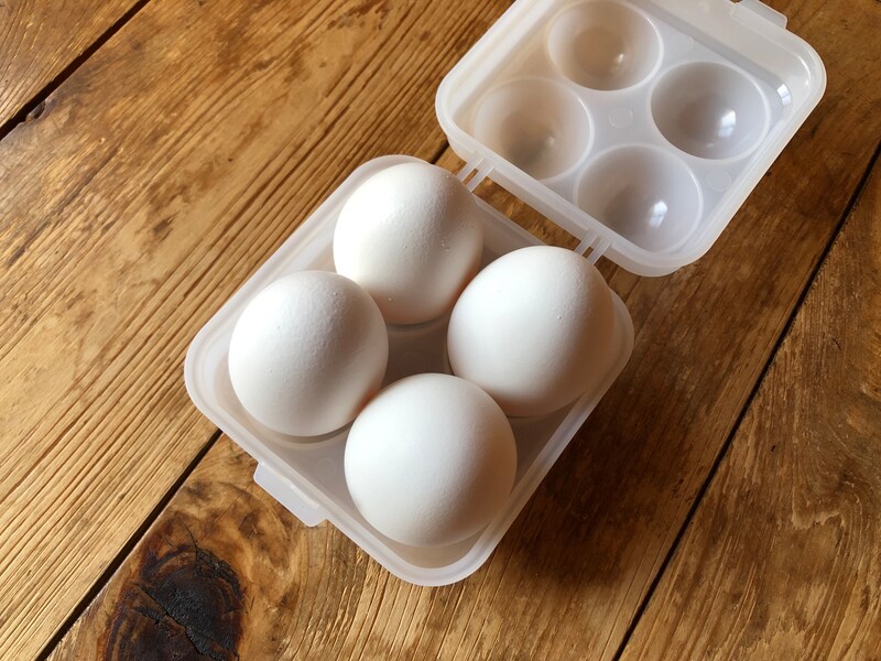 ダイソーの「エッグケース（4個用）」はしっかり閉まるので、持ち運びの途中で開いてしまうことはなさそう