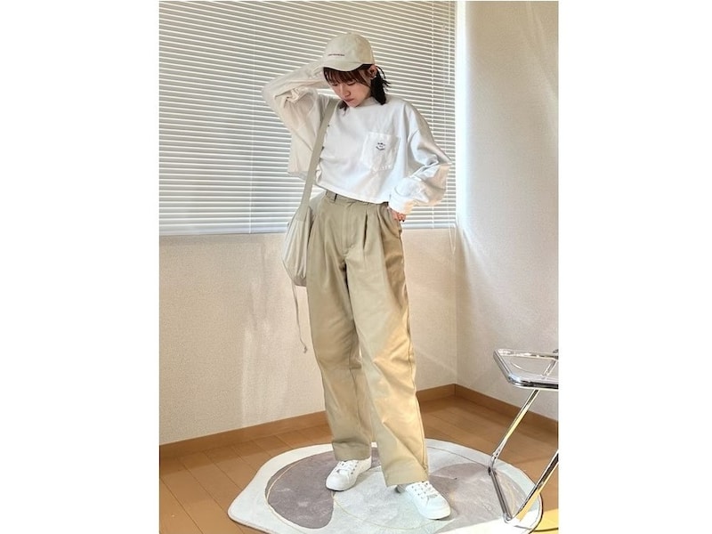 白っぽい色合いで、なるべく肌の出ない服装が安心です 出典:WEAR