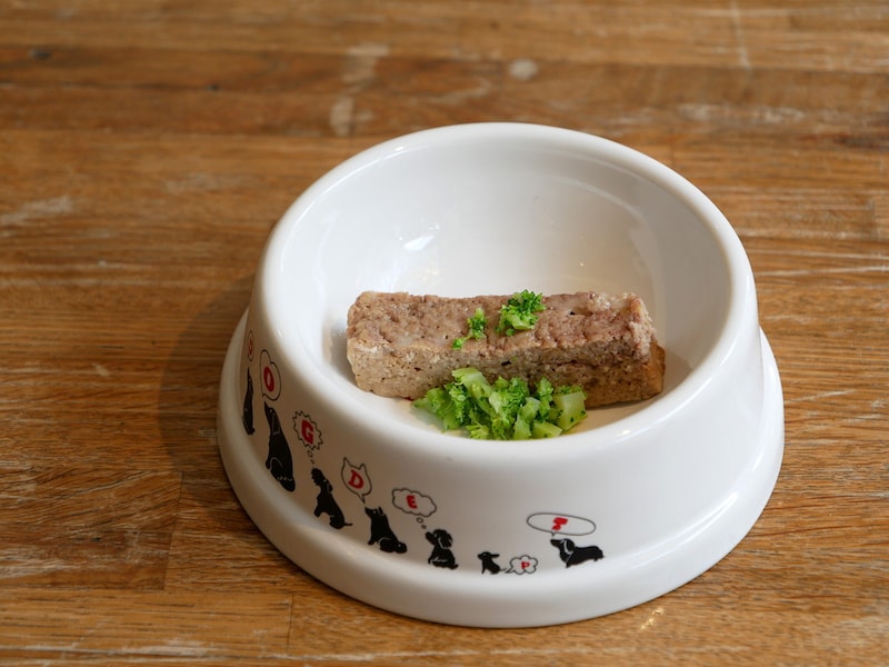 ワンバーグ(Sサイズ、税込605円)……牛肉、豚肉、豆腐、ナチュラルチーズを使用