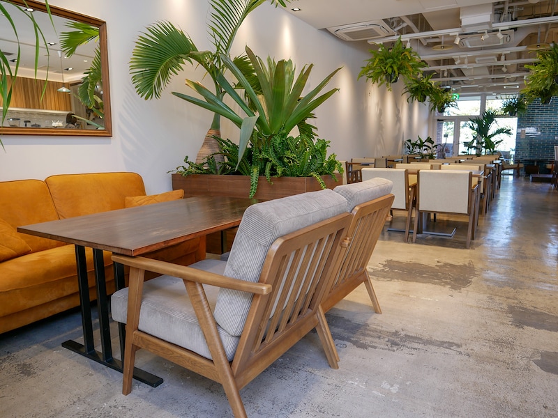 入口横のソファ席