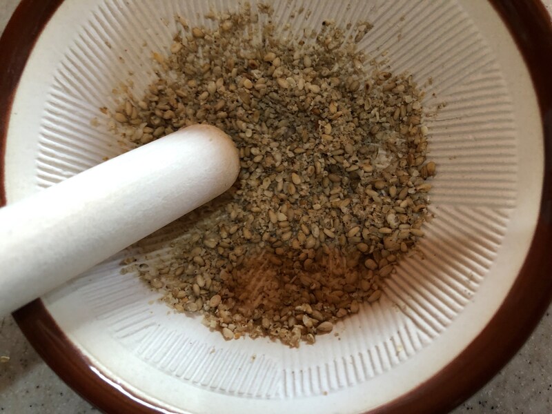 ダイソーの「ミニすり鉢」でごまをすりつぶしてみる