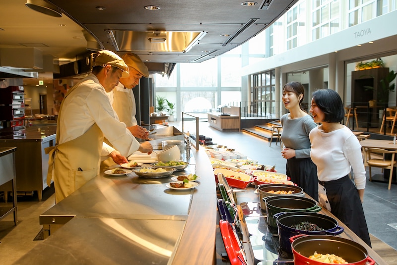 「TAOYA日光霧降」ライブキッチンイメージ(提供：大江戸温泉広報)