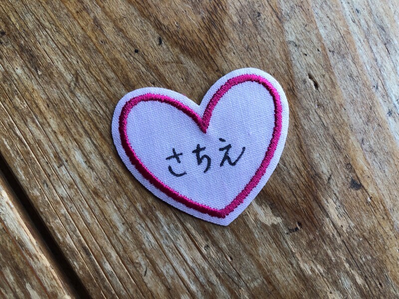 ダイソーの「デザインネームワッペン　ハート型」に文字を書いてもにじまない