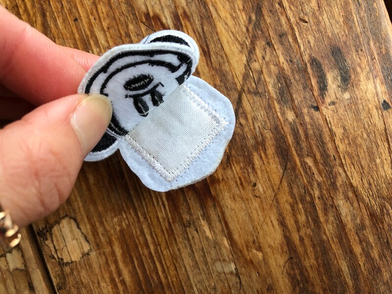 ミッキーをめくると名前が出てくるようになっている