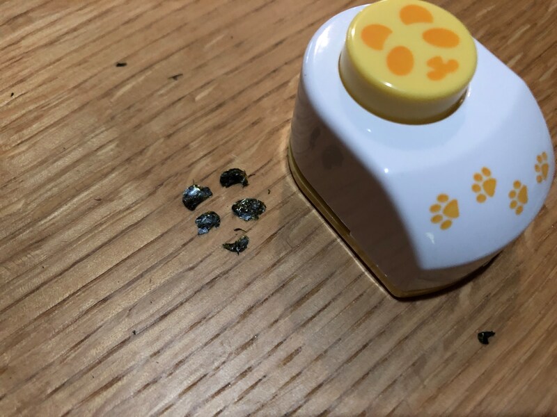 ダイソー「のり用パンチ　アニマル」はパーツがうまくくり抜けないことも