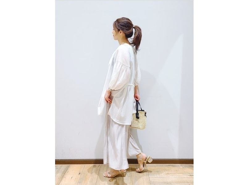 揺れ感のあるワイドパンツは軽やかで、体のラインも拾いません 出典:WEAR
