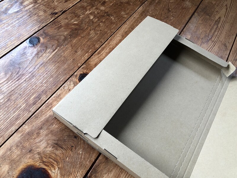 ふたになる部分を折る