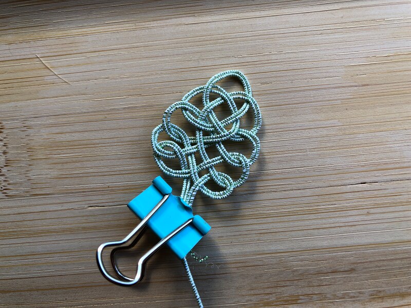 ダイソーの水引を使って、クリスマスオーナメントも作れる