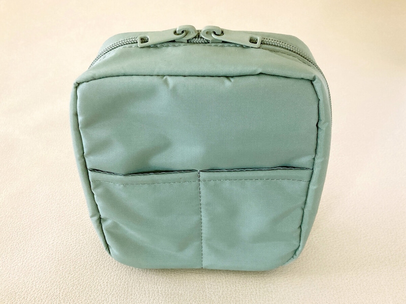 無印の自立するポーチ