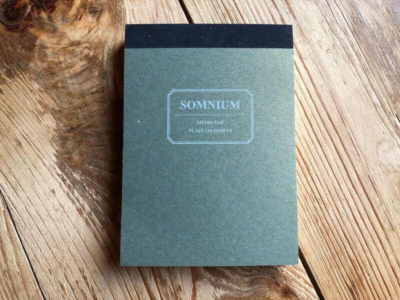 セリアの「B7 メモ　無地　130枚　SOMNIUM」