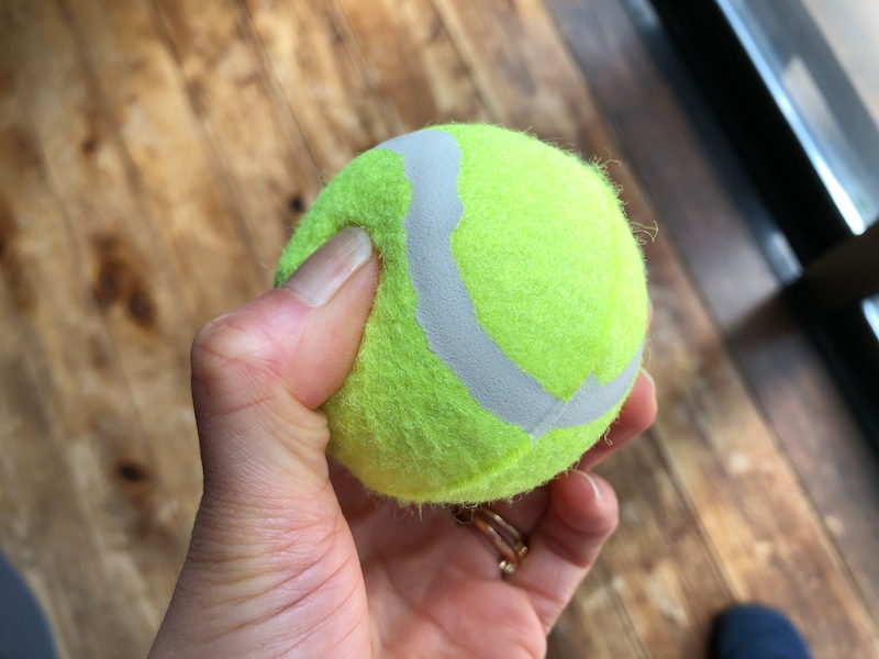「ダイソーのテニスボール」は凹んでしまう箇所があった