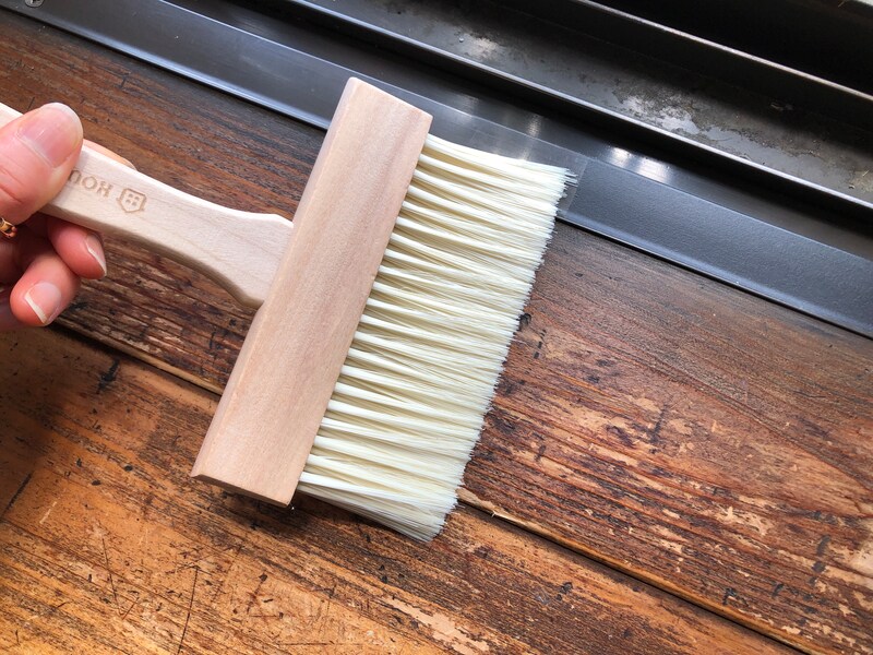 セリアの「テーブルブラシ」はブラシもしっかりとしなる