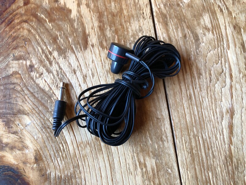 「片耳モノラルイヤホン」のケーブルの長さは5m