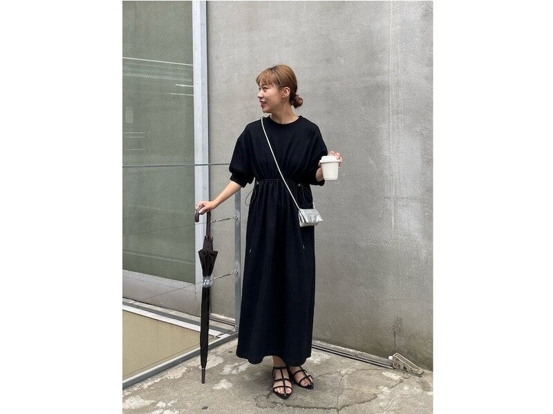 【OKコーデ】ゆったり着られるワンピースなら、通気性もおしゃれ面も◎　出典：WEAR