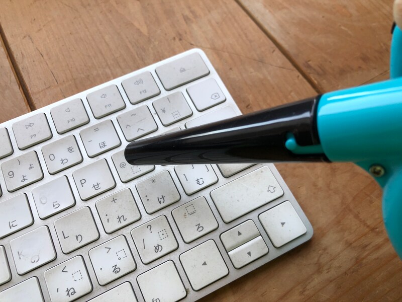 ダイソーの「USBブロアー」はキーボードのゴミなどを飛ばしてくれる