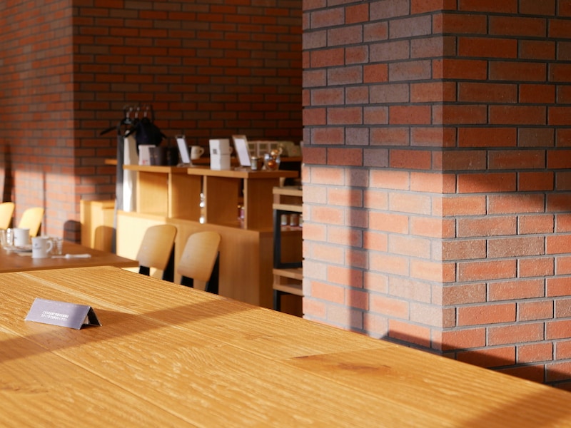 VANILLABEANS THE ROASTERYで青木と井田が座ったのは店内のカウンター席