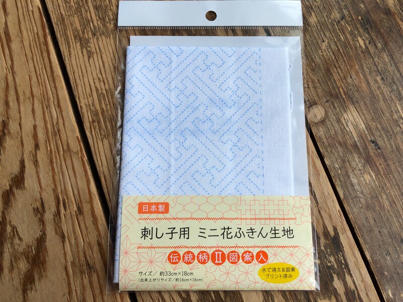 セリアの「刺し子用　ミニ花ふきん生地（伝統柄II図案入）」