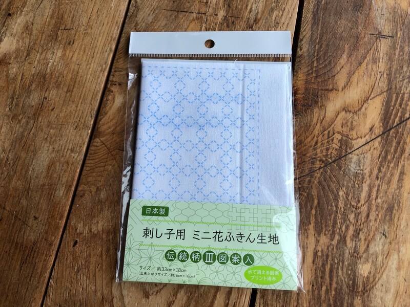 セリアの「刺し子用　ミニ花ふきん生地（伝統柄III図案入）」