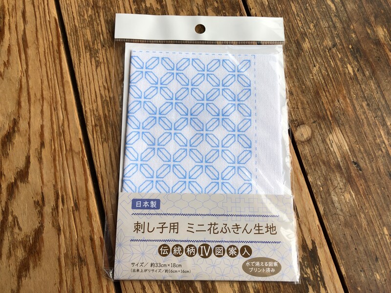 セリアの「刺し子用　ミニ花ふきん生地（伝統柄IV図案入）」