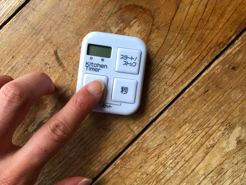 ボタンは大きく、指の腹で押せる