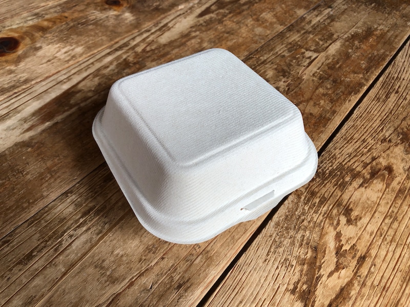 セリアの「バガスランチボックス」は紙でできているので水気には弱い