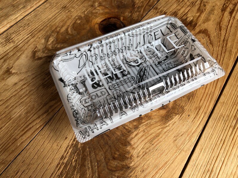 セリアの「スケッチ柄フードバックSサイズ」は水気にも強い