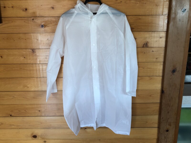 キャンドゥの「レインコート」は半透明で少し透ける