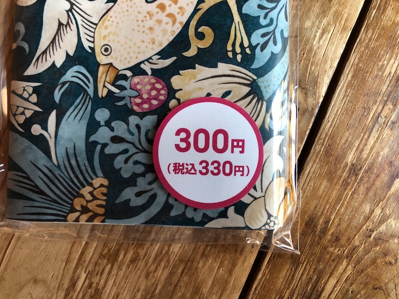 ダイソーのリメイクシート「いちご泥棒」は330円（税込）