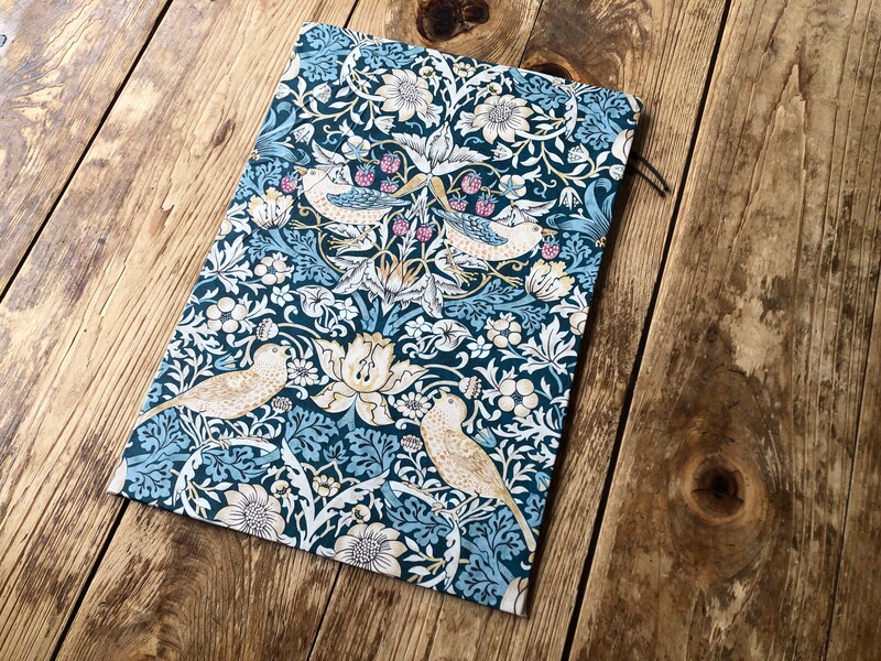 はく離紙をはがしながら、貼り付けていく