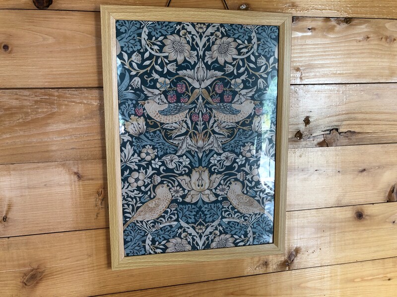 リメイクシート「いちご泥棒」を使った壁飾りの完成