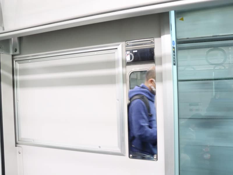 ドア付近にある鏡