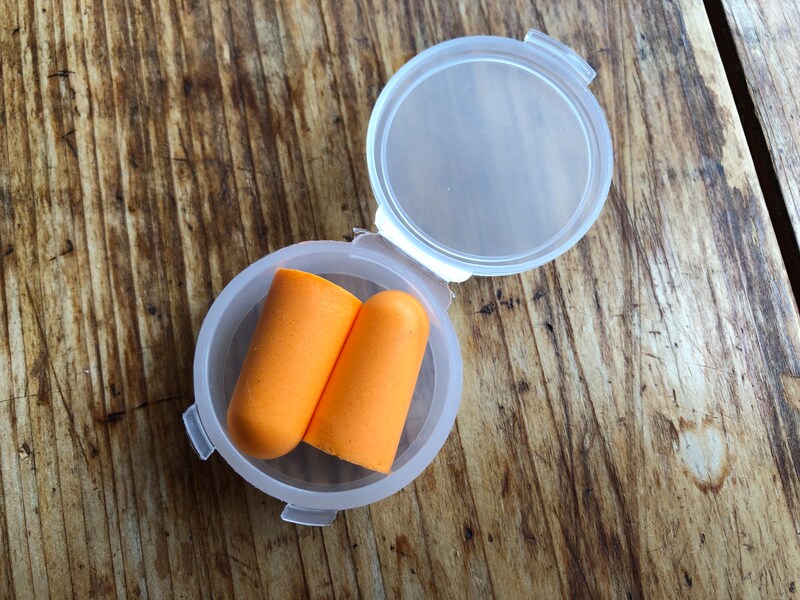 セリアの「ソフト耳せん　おやす耳　クッション」は一般的な耳栓の形