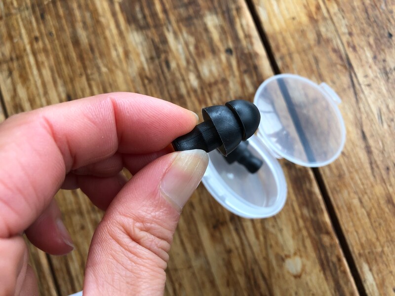 セリアの「音量抑制耳栓」にはかたい軸が入っている