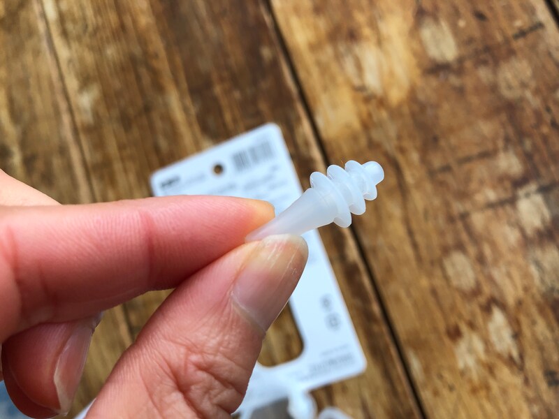 「気圧調整機能付き　耳せん」の内側にはフィルターが入っている