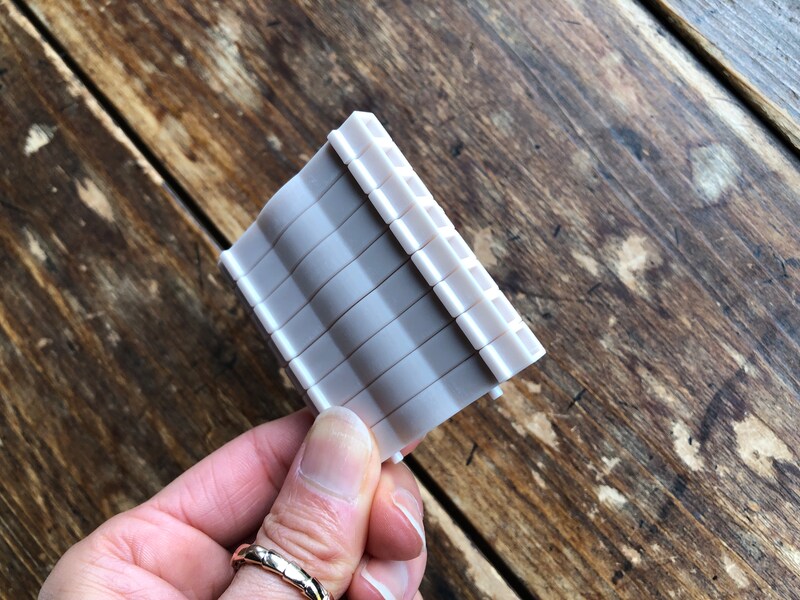 「お名前スタンプセット　ひらがな」のホルダーは8本。1本ずつバラバラになる