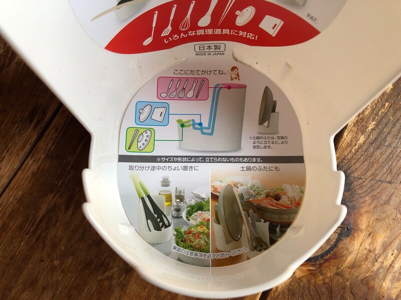 セリアの「クッキングスタンド」には鍋蓋、菜箸、お玉などを置ける