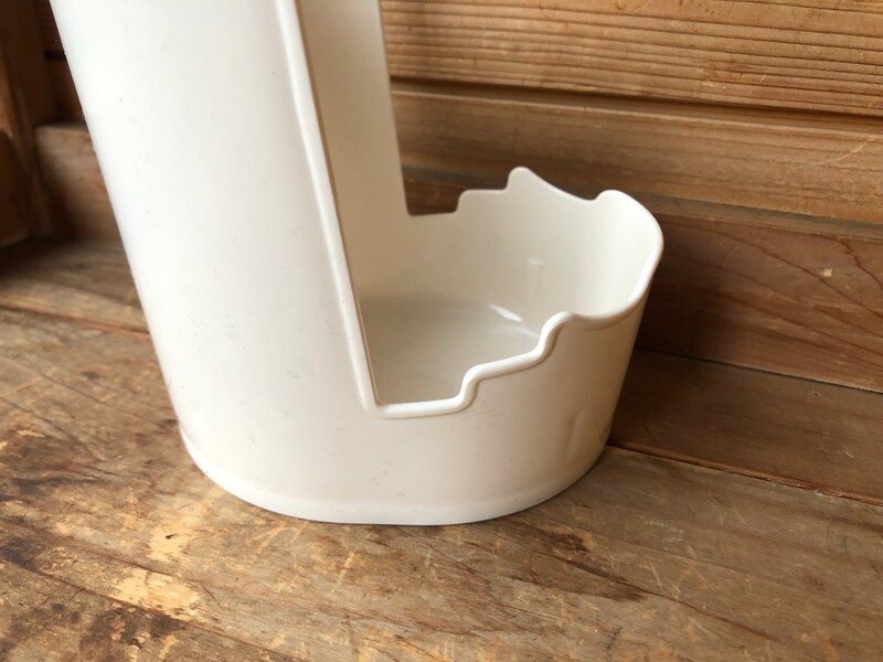 セリアの「クッキングスタンド」の前の部分は階段のようになっている