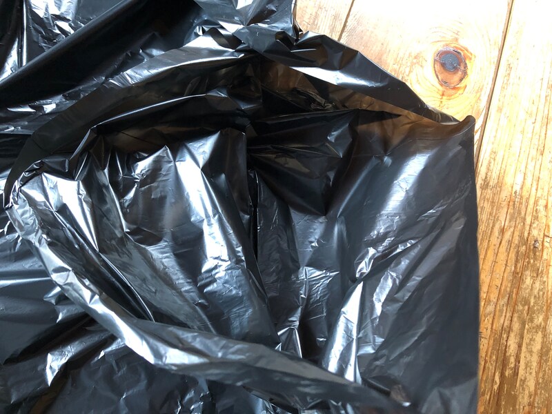 ダイソーの「ペール用45L 黒」は中身が透けない