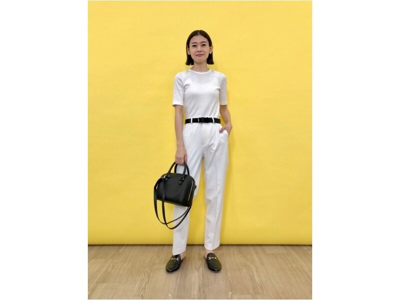 長めの袖が二の腕を自然にカバーしてくれます 出典:StyleHint