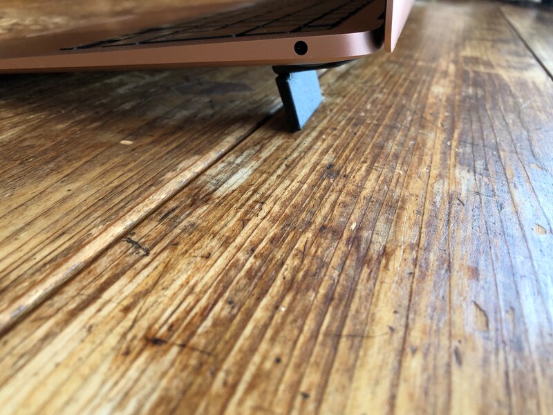 ダイソーの「ノートパソコンスタンド 2P」では細かい角度の調整はできない