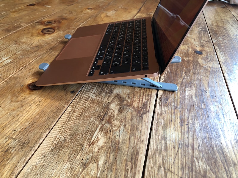 角度が急ではないので、キーも打ちやすいと感じた