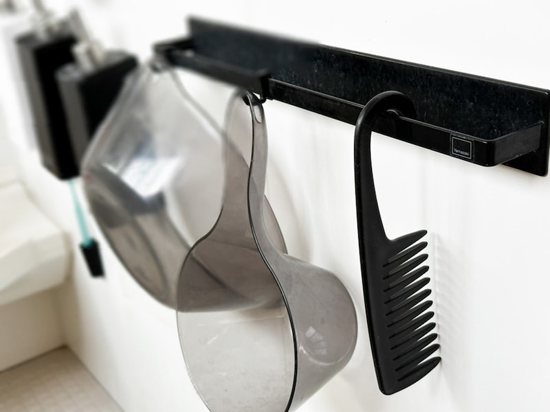 フック付きなので置き場に困らない