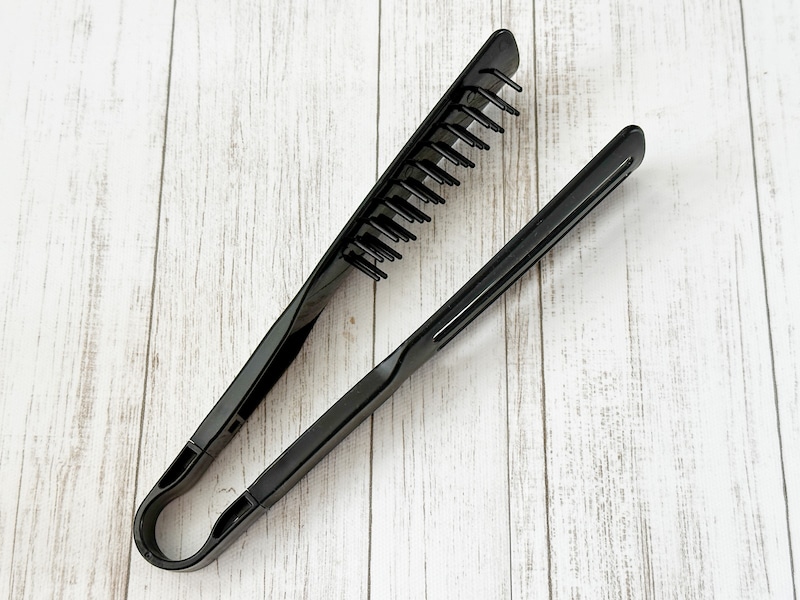 ダイソーの「ヘアトングブラシ」