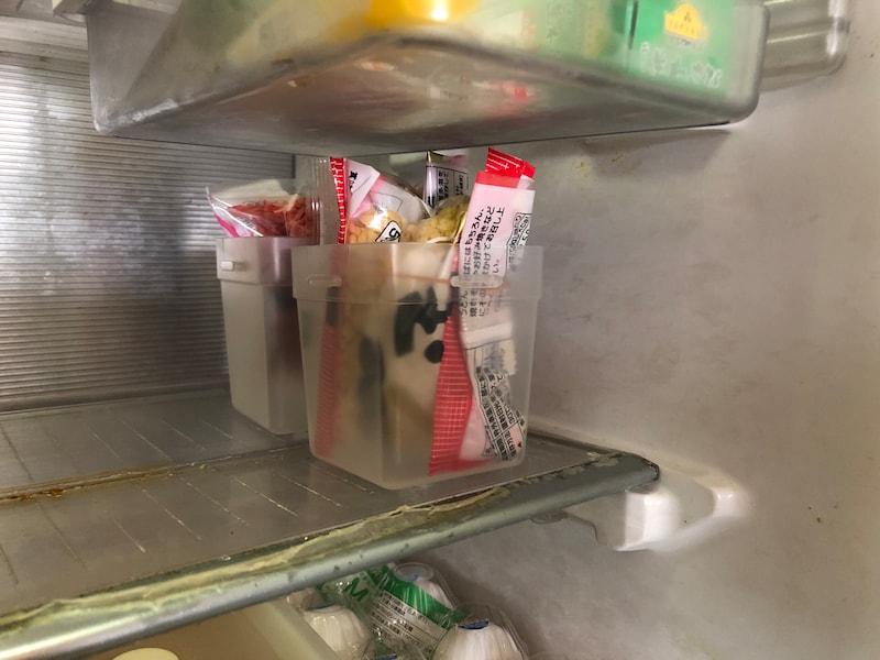 セリアの「くつした整理カップ M」は冷蔵庫で活躍