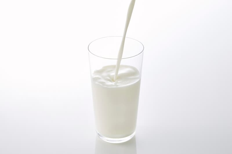 食べ物の辛さを和らげるのに水より牛乳が効くというは本当か？