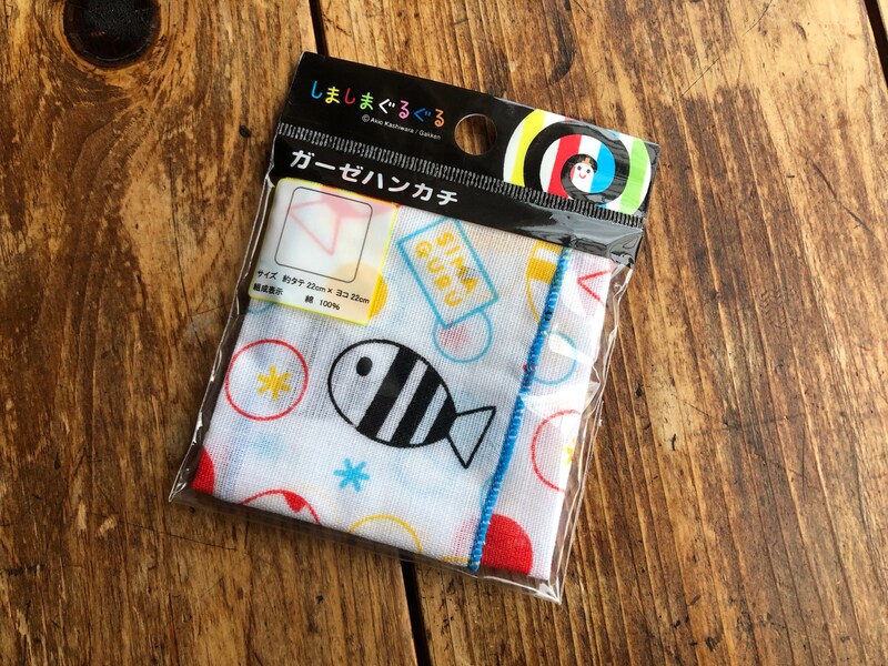 ダイソーの「しましまぐるぐる」グッズ「ガーゼハンカチ」