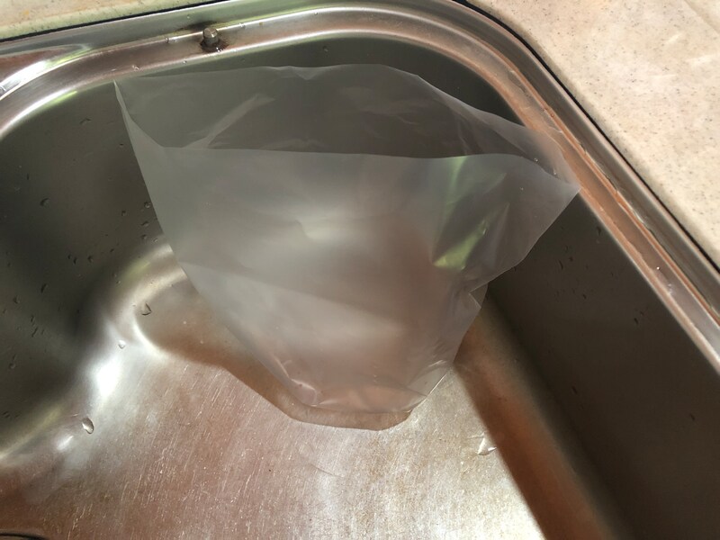セリアの「水切りゴミ袋　M」は半透明の柄なし
